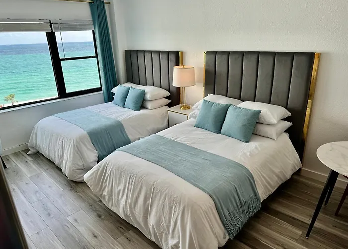Directly On The Beach With Pool & Ocean View