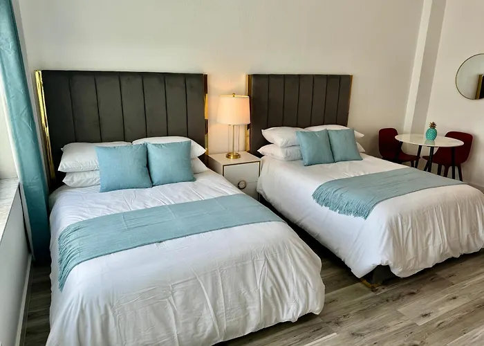 Directly On The Beach With Pool & Ocean View