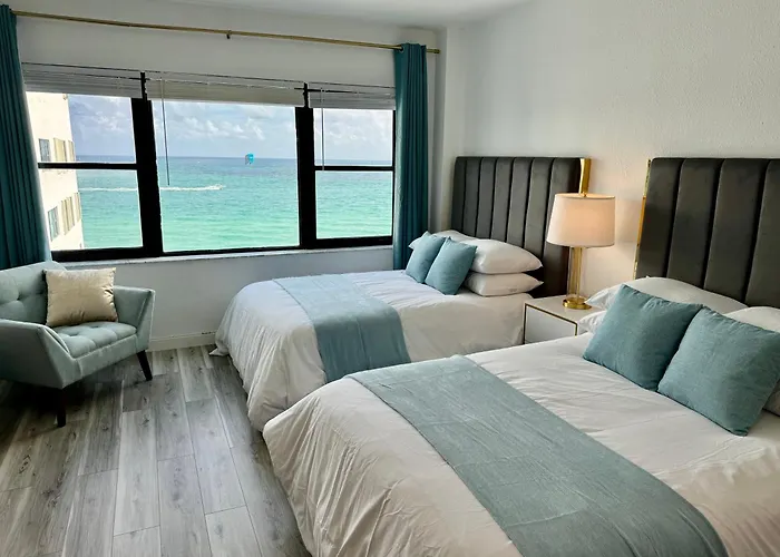 Directly On The Beach With Pool & Ocean View