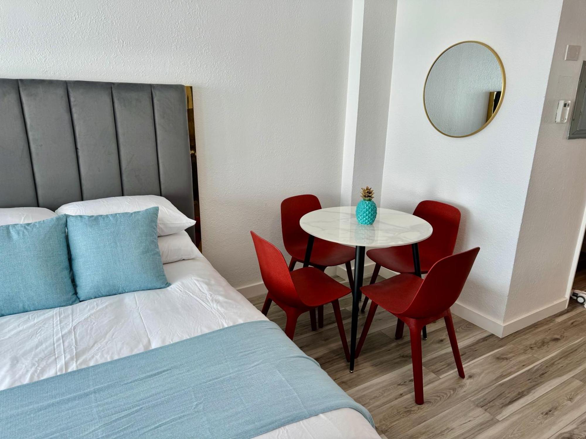 Directly On The With Pool & Ocean View Appartement