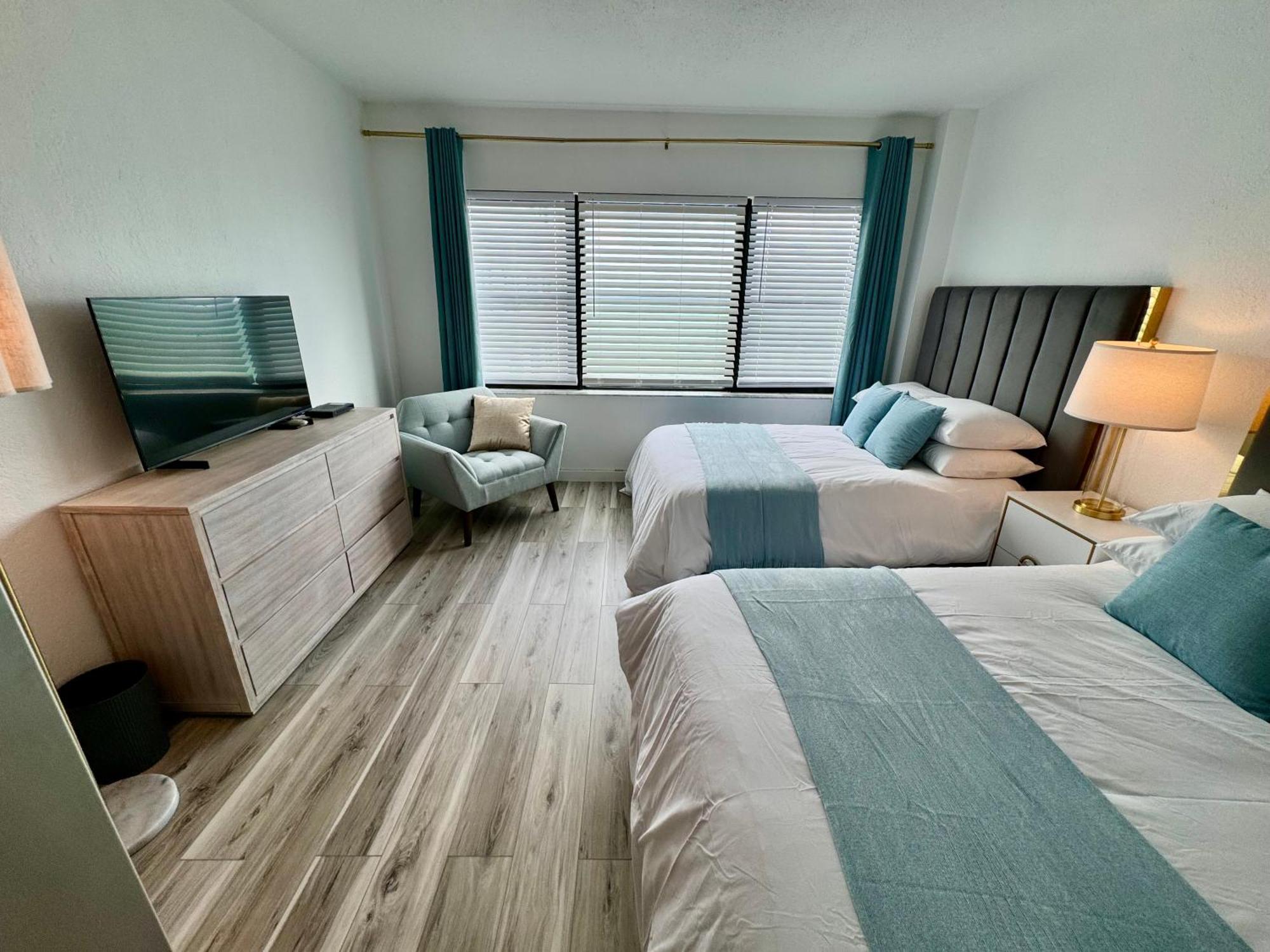 Directly On The With Pool & Ocean View Appartement