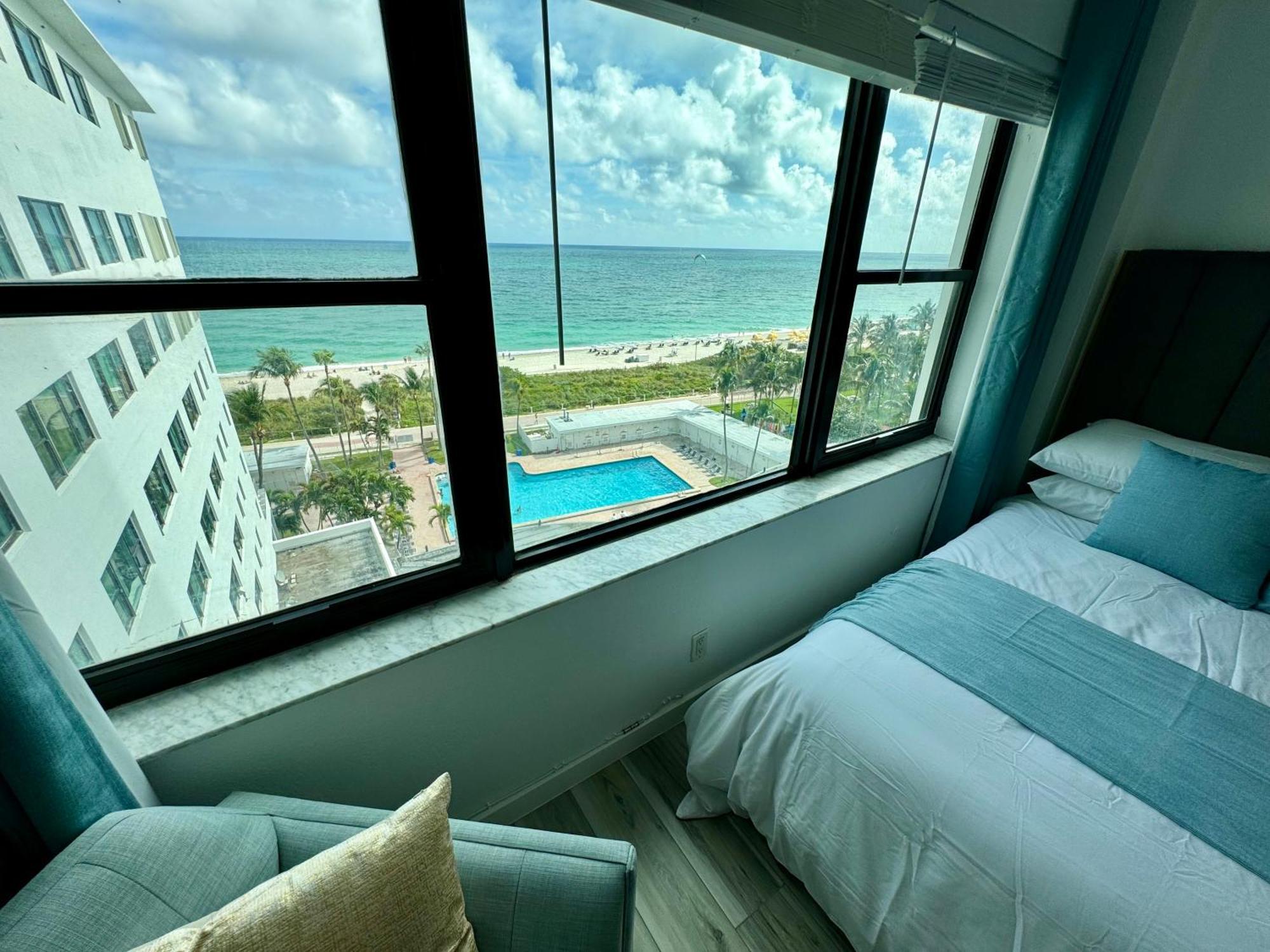 Directly On The With Pool & Ocean View Appartement