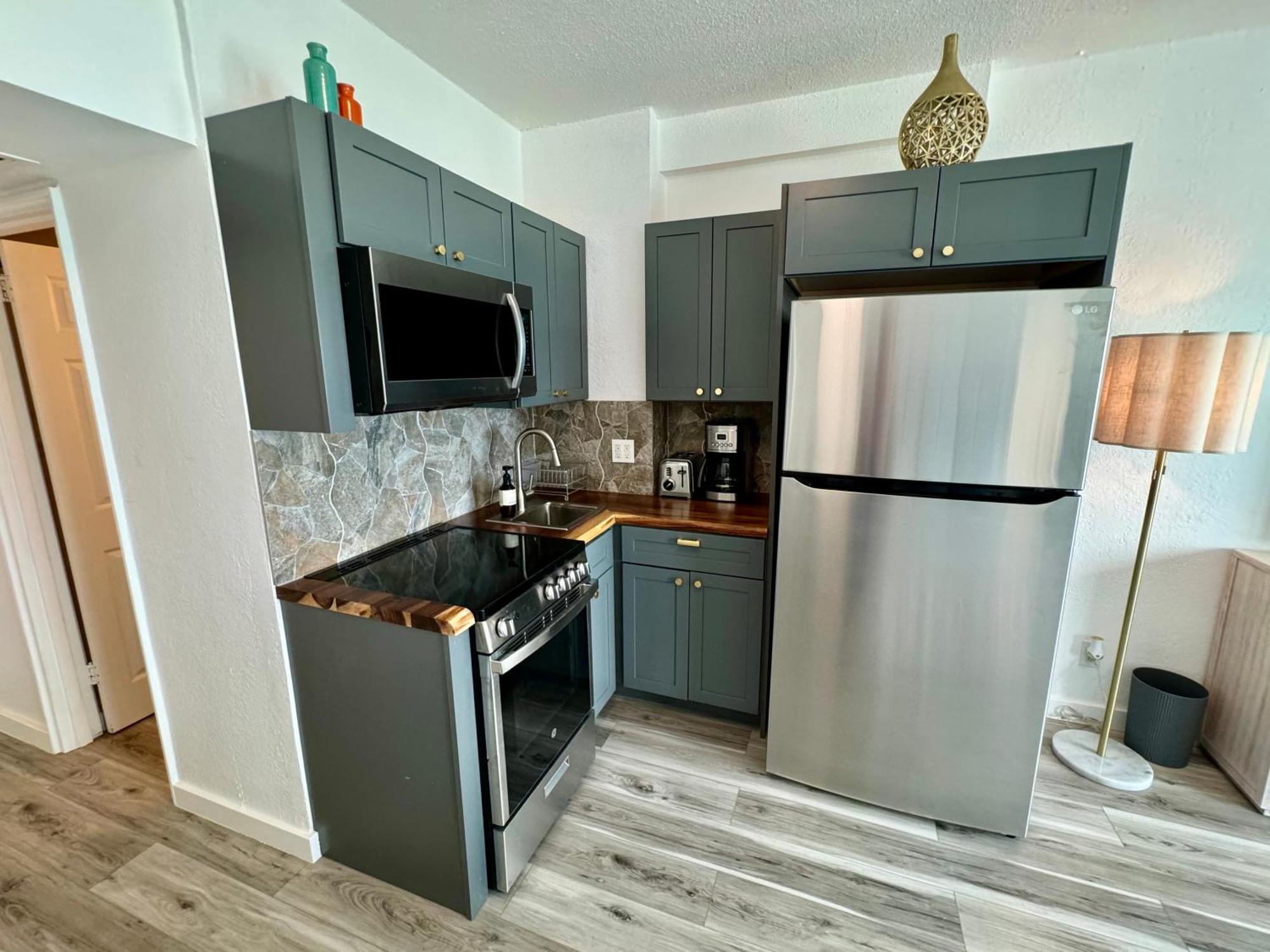 Appartement Directly On The With Pool & Ocean View *